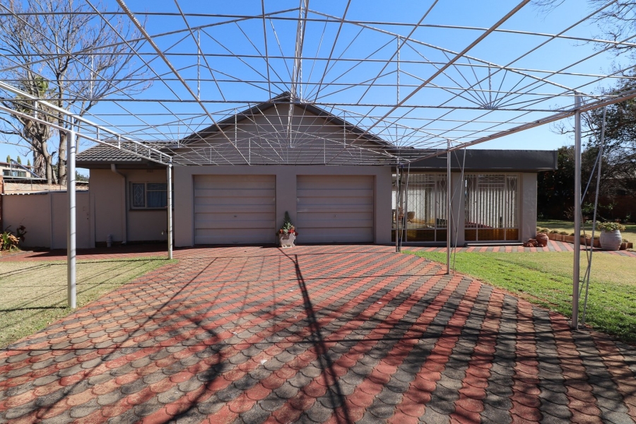 4 Bedroom Property for Sale in Flamwood North West